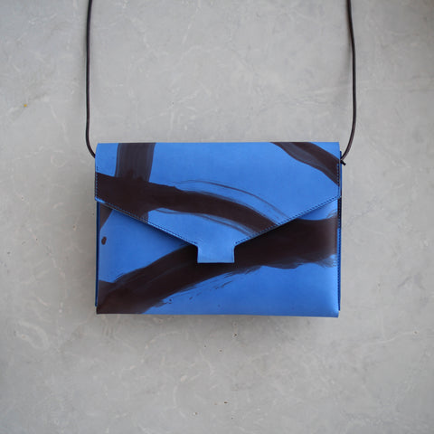 Mokoko Fold Handbag 2.0 with removable leather strap.
